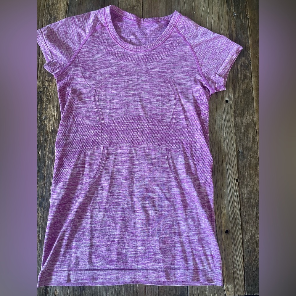 Lululemon short sleeve swiftly. Size 6.
Purple-pink.